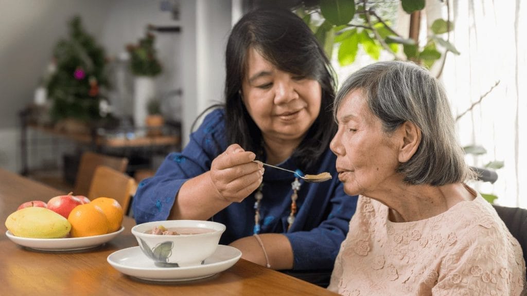 Prevent choking in the elderly during mealtime